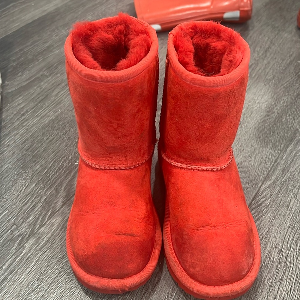 Red Uggs size 11 toddler
